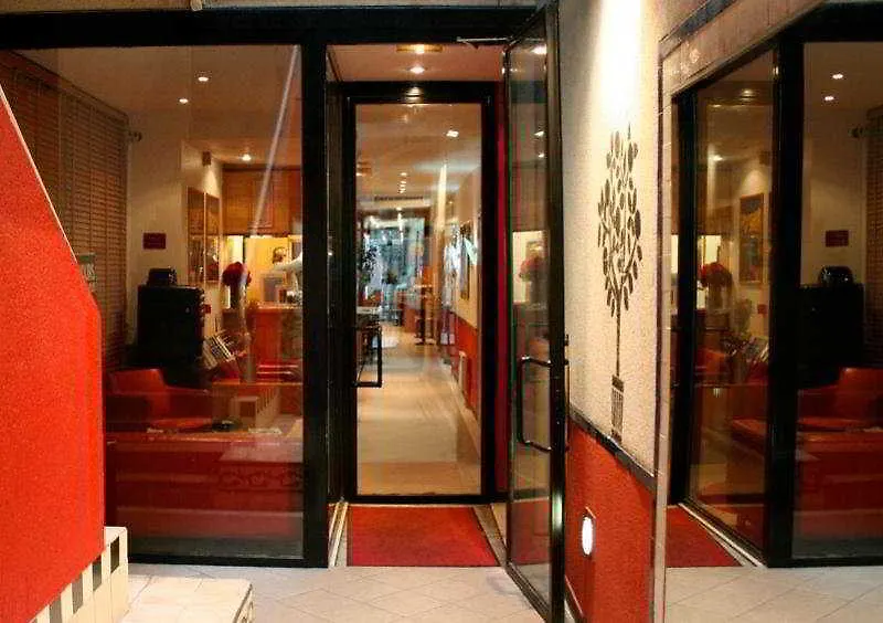 Brady - Gare De L'est Hotell 3*